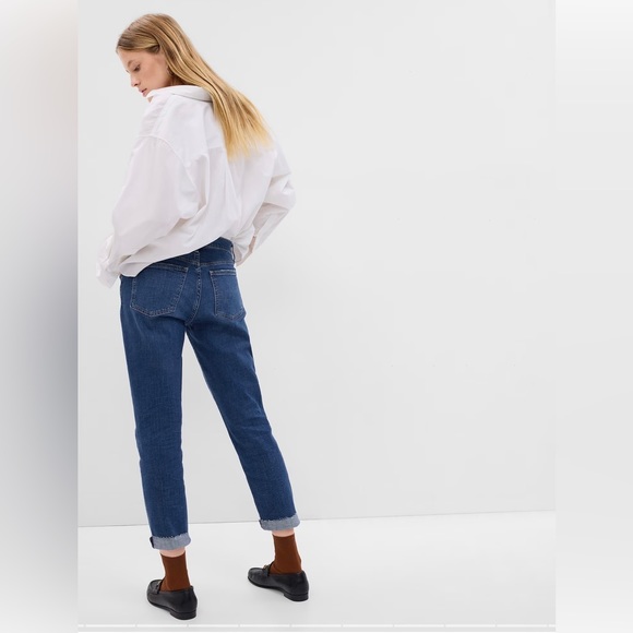 NWOT Gap Girlfriend Mid Rise Jeans - Picture 2 of 5